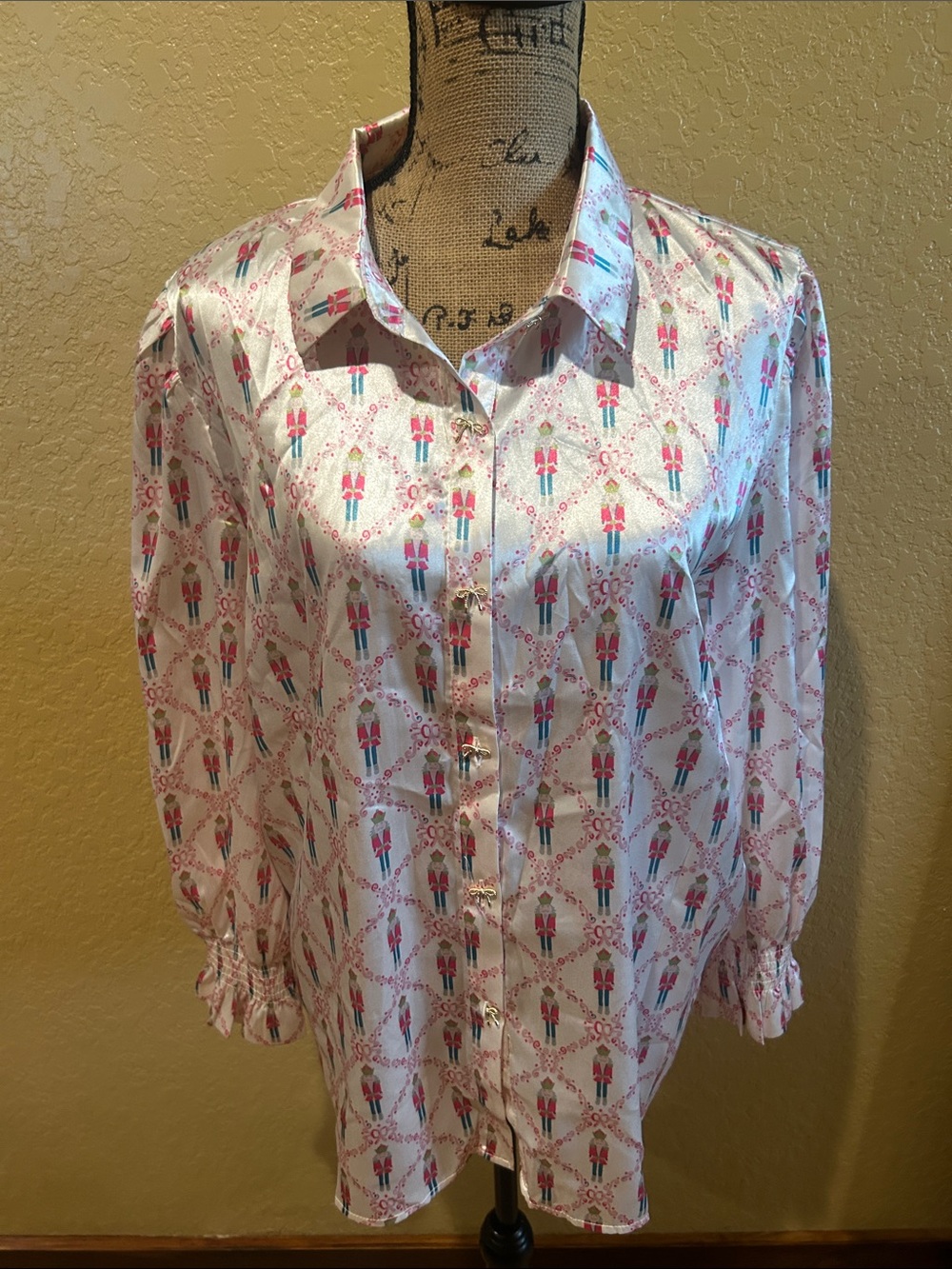 Layerz Clothing holiday blouse, satin, size L, NWT | offer in description